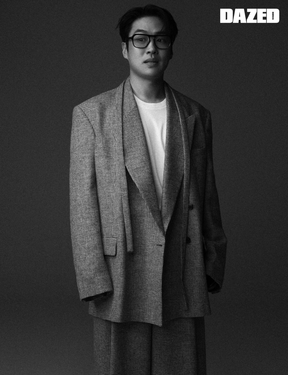 安宰賢最新時尚畫報公開