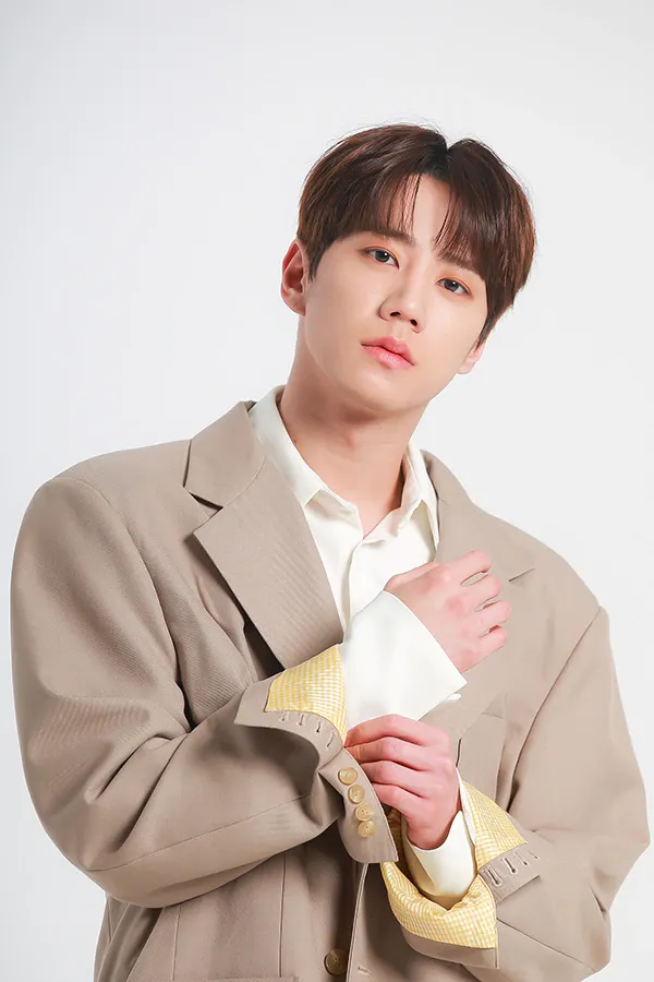 李濬榮意外地演過很多突破形象的破格角色