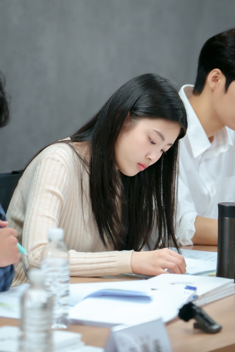 吳藝珠則將飾演趙氏家族的女兒「趙藝珍」