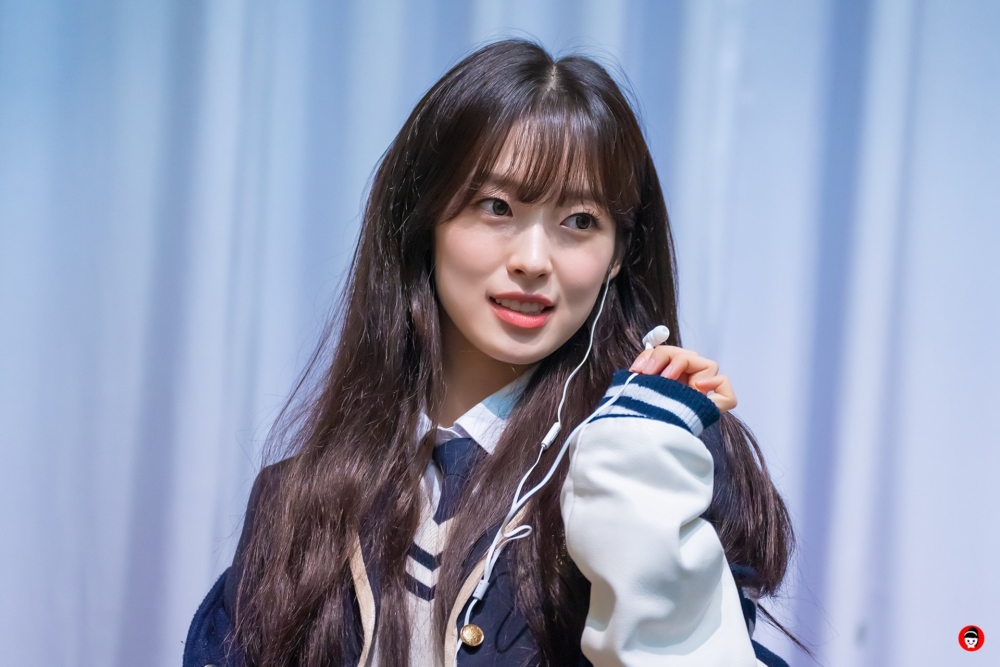 崔乂園則飾演從出生開始就可以看到S曲線的高中生「賢洽」