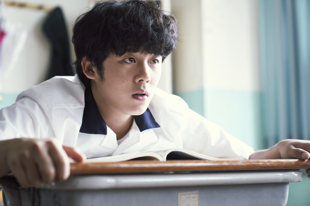李正河在劇中飾演擁有飛行能力的高三生「金奉皙」
