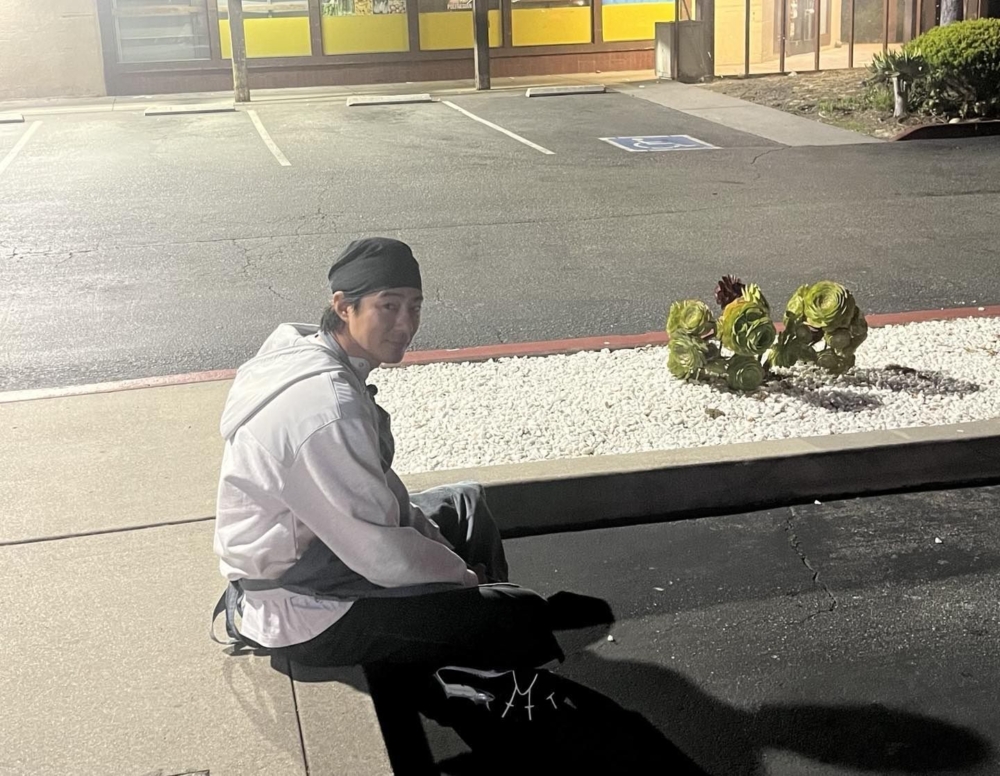 趙寅成曬韓孝周幫自己拍的照片