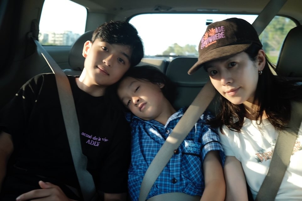 韓志旼去年2月與兩位姪子的合照