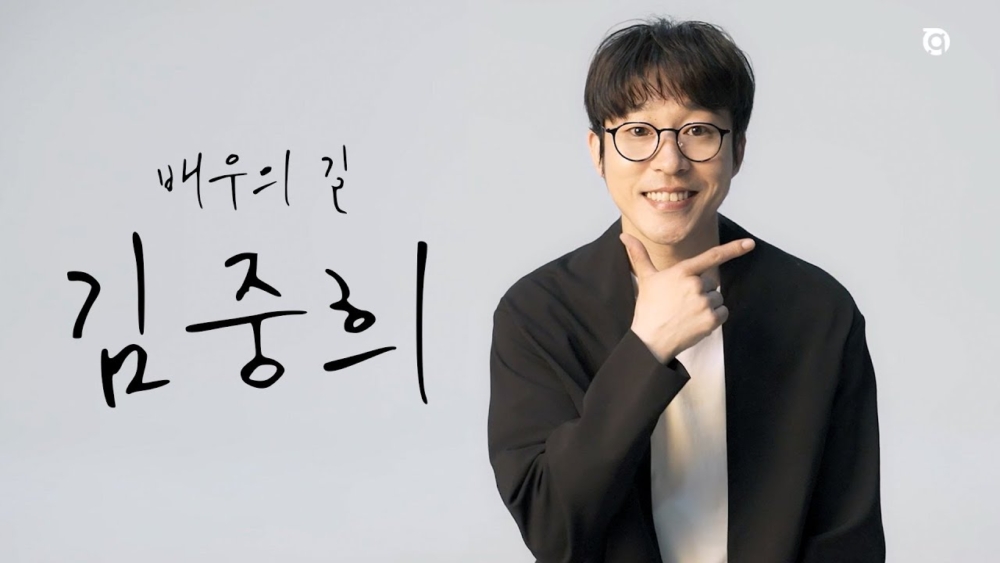 金重熙戴眼鏡完全變一個人