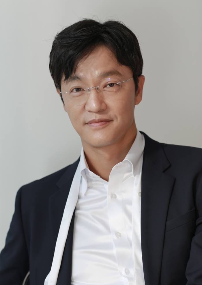 趙漢哲飾演國王