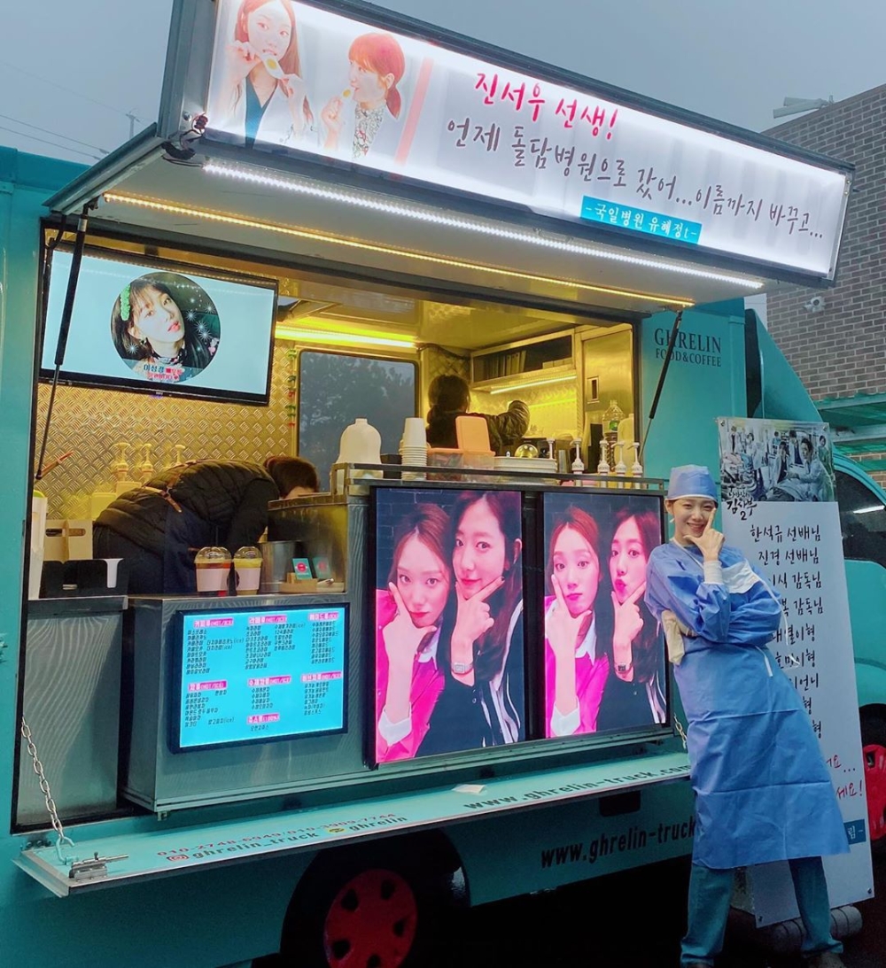 朴信惠為李聖經送上應援咖啡車