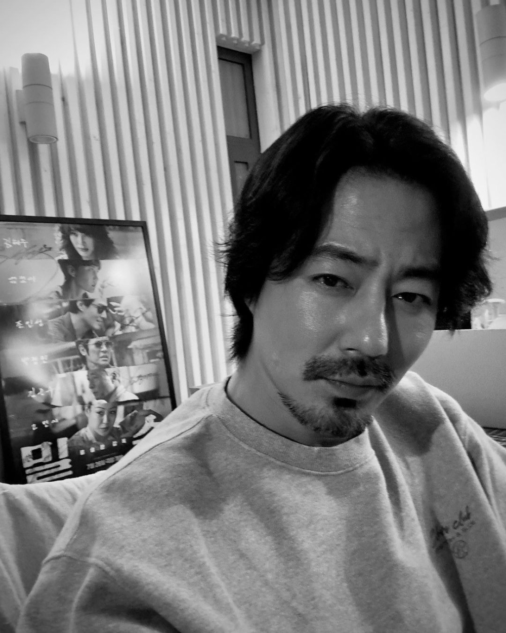 趙寅成在IG曬出鬍子自拍照