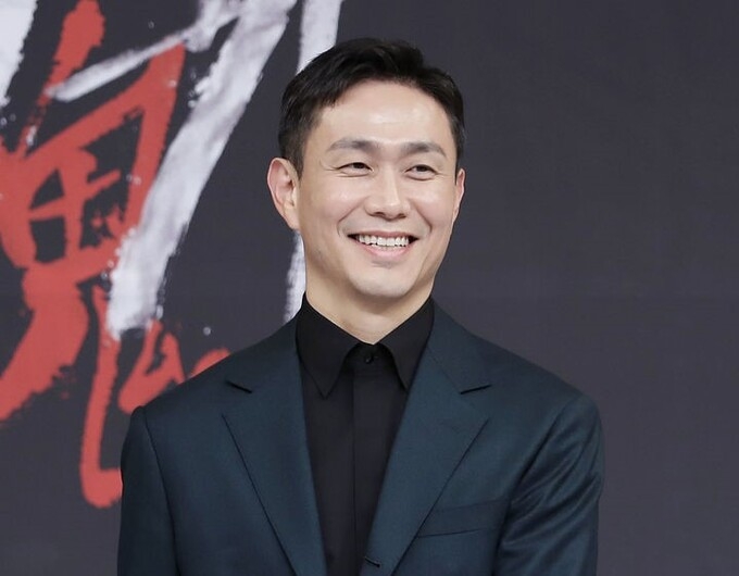 演員吳正世所搭乘的保母車與耕耘機發生車禍