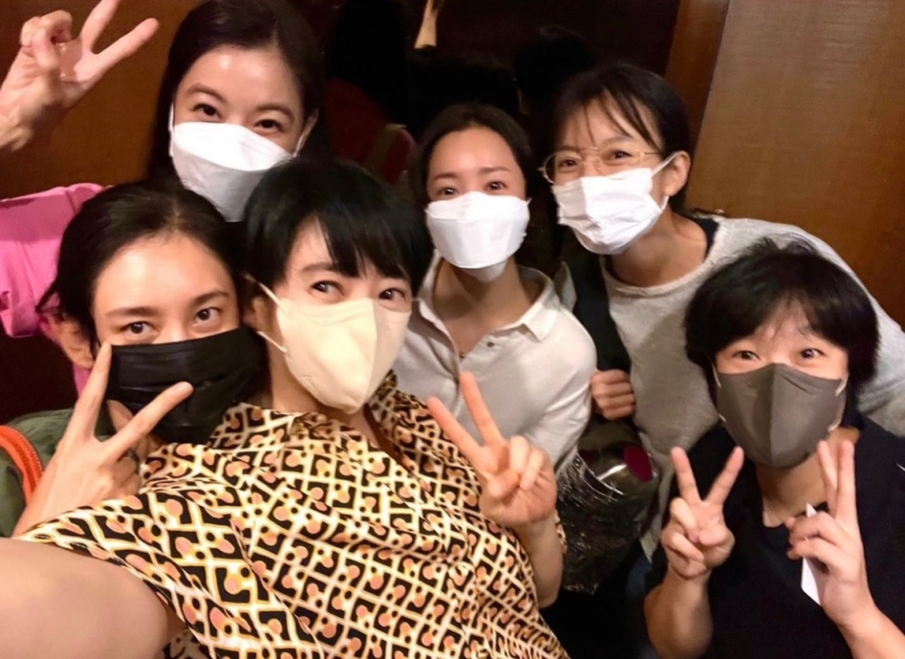 韓志旼、韓孝周、秋瓷炫、尹素伊為金憓秀慶生