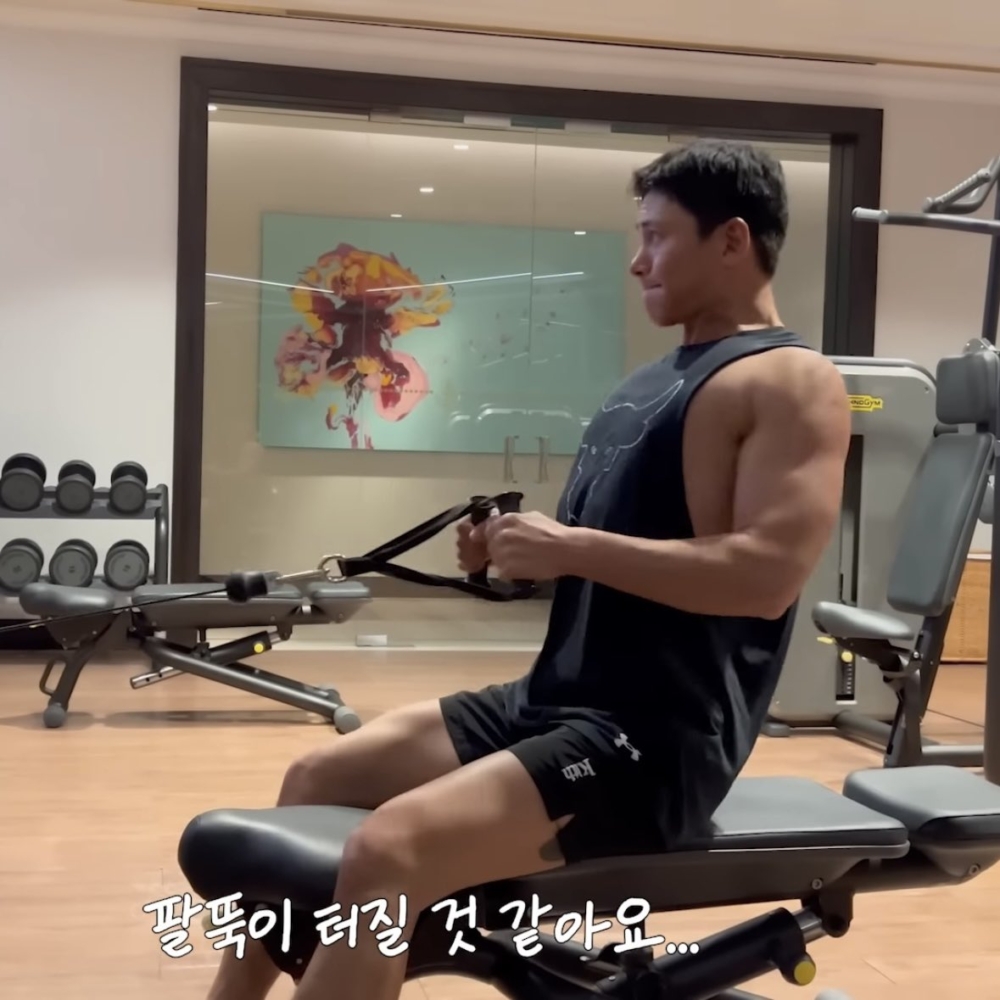 為臥底角色增肌、美黑將近1年的時間