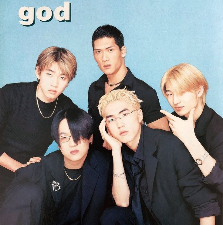 尹啟相最早是以團體組合g.o.d於1999年出道