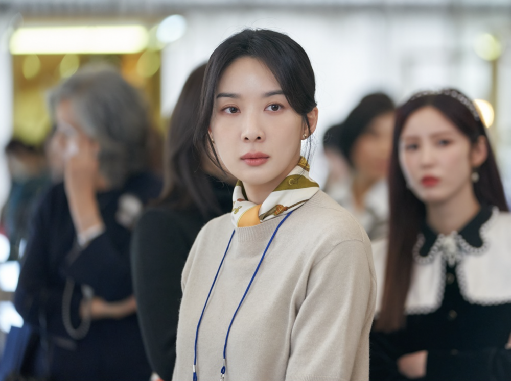 李清娥飾演羅文英的鄰居「河妍珠」