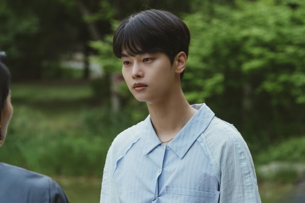 車學沇飾演YGN報道局社會部記者「姜宇鶴」