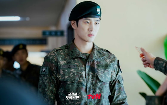 《軍檢察官多伯曼》