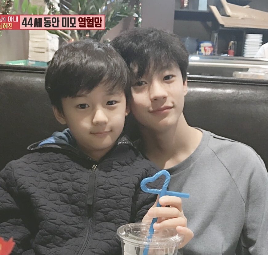 左：弟弟 右：哥哥