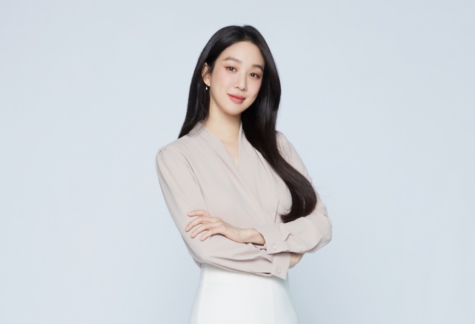 鄭麗媛將飾演14年的資深國語講師「徐惠珍」