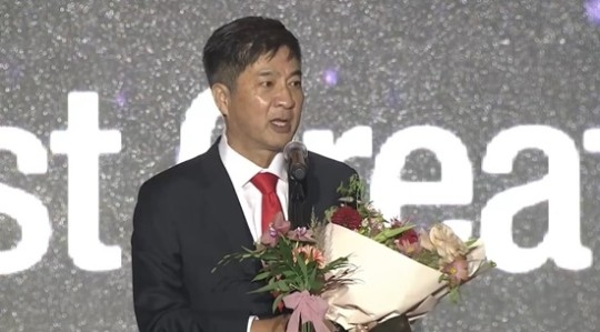 製作公司會長金宇澤發表獲獎感言