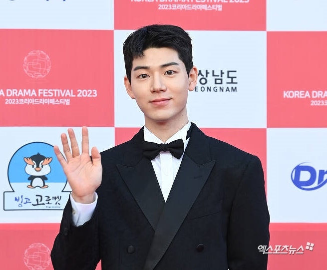 裴賢聖有望飾演韓版「賀子秋」