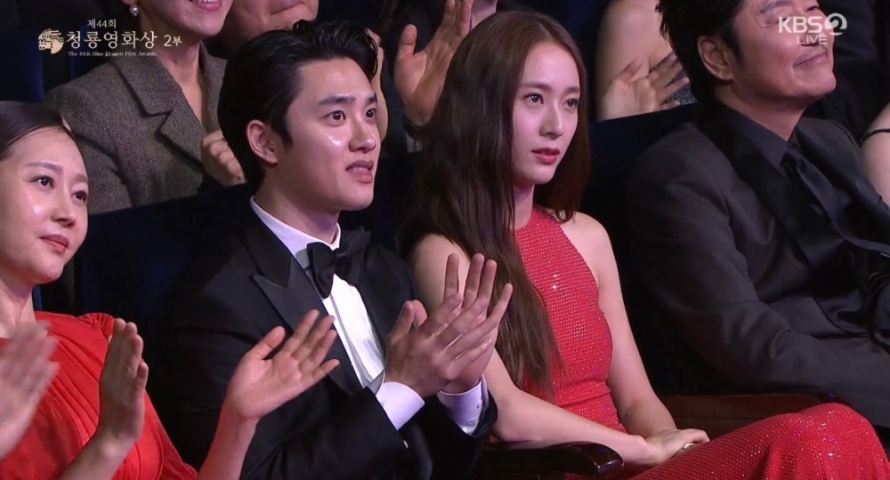 JYP表演時台下的尷尬反應笑翻網友