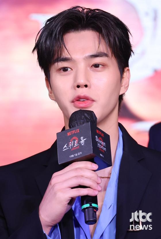 透露了他即將入伍的消息