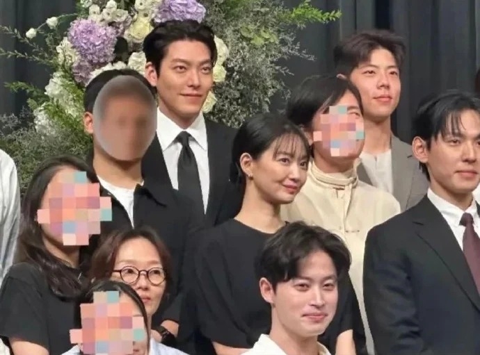 一同出席經紀人婚禮