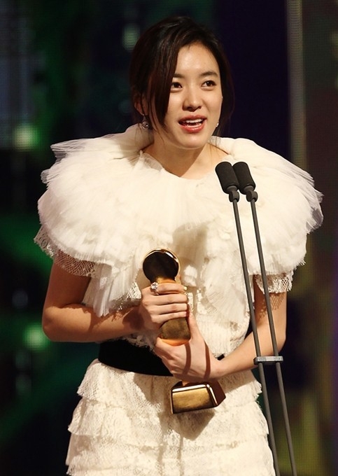 獲得了第47屆《百想藝術大賞》的女子最優秀演技獎(視后)