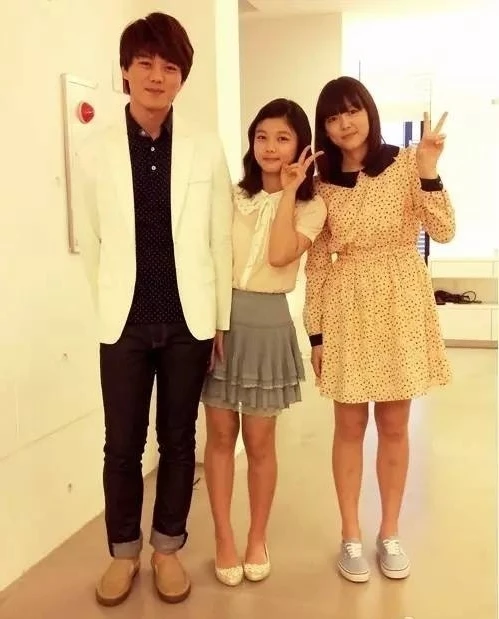 金裕貞三兄妹合照