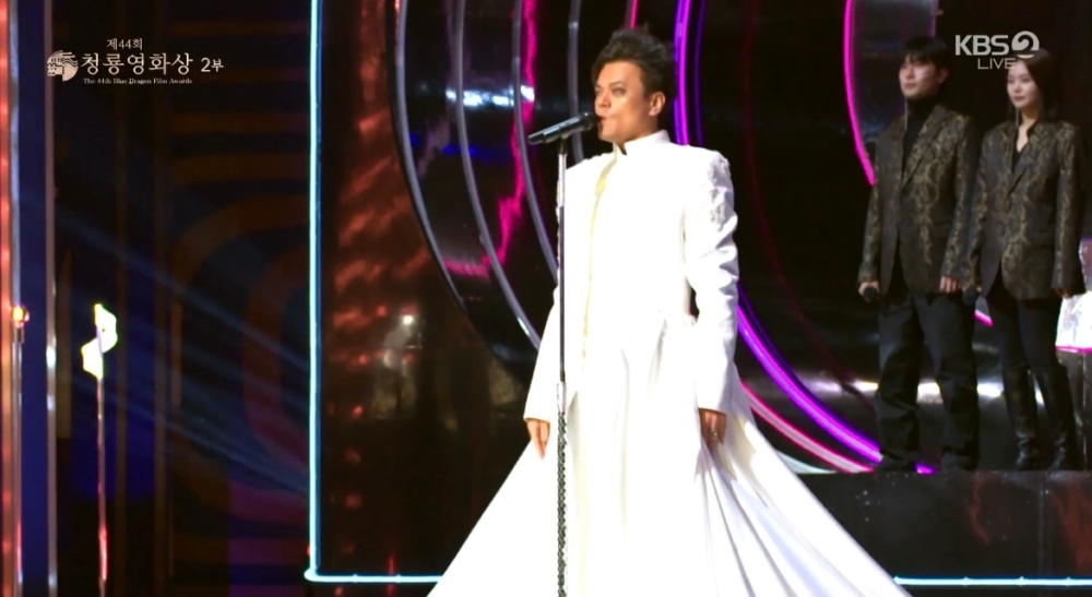 JYP朴軫永在《青龍獎》頒獎典禮帶來的表演舞台引發熱議