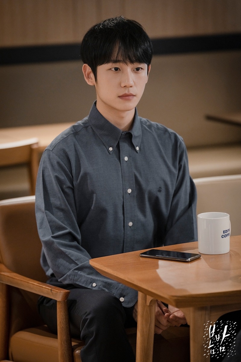 丁海寅則有望飾演裴秀路媽媽朋友的兒子「崔承孝」