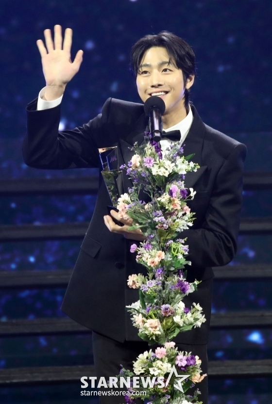 安孝燮獲得最佳演員獎