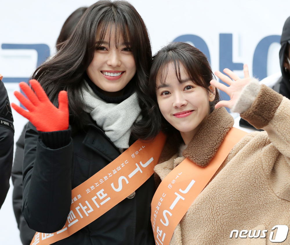 與韓孝周一起在街頭募捐的活動