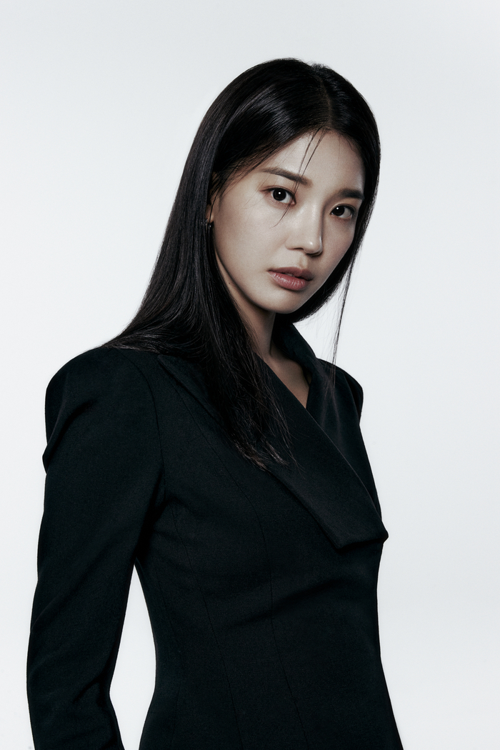 林世美則飾演與殷秀賢像親姐妹般的至親「韓宥利」