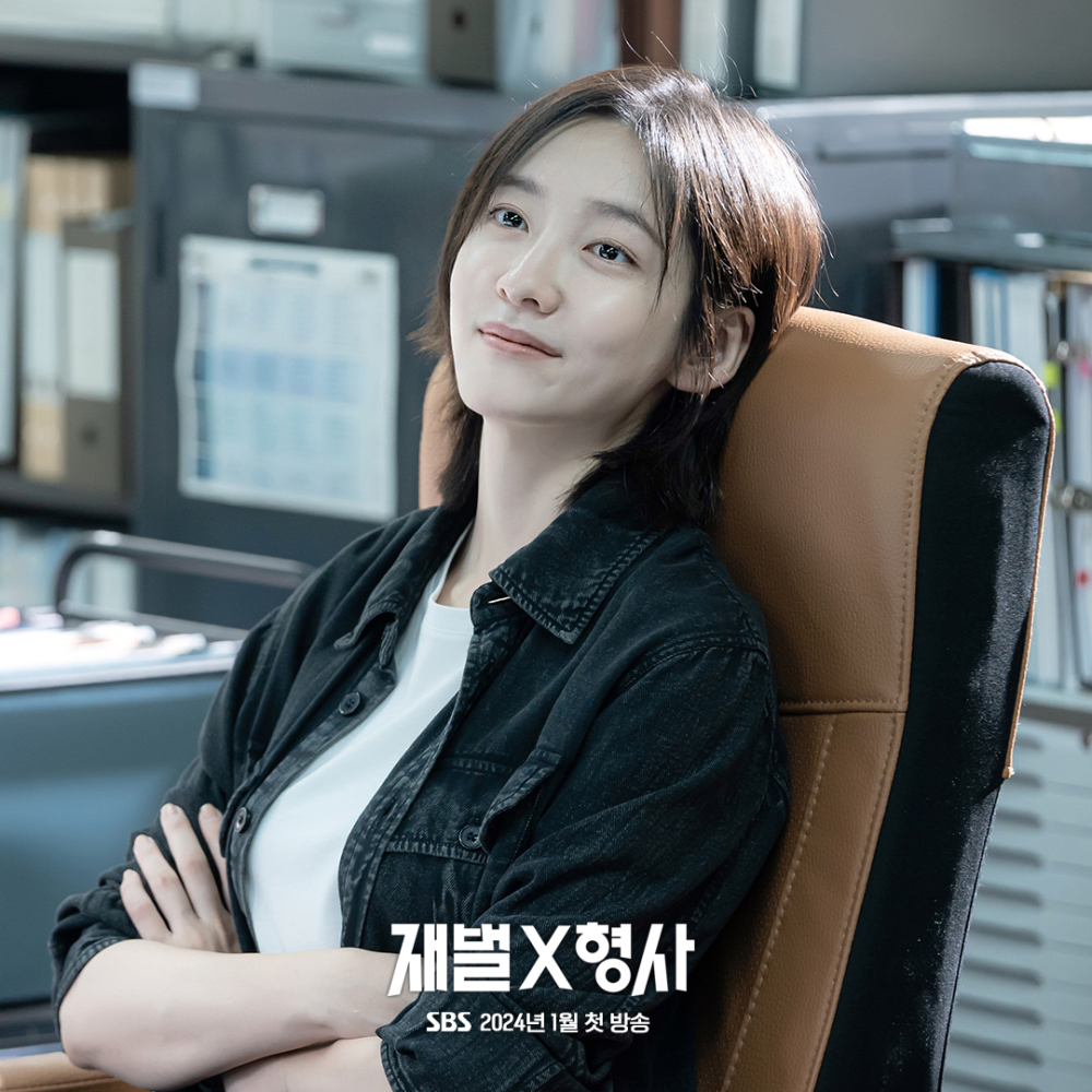 朴智飾演出色警察兼重案組歷史上第一位女組長「李江賢」