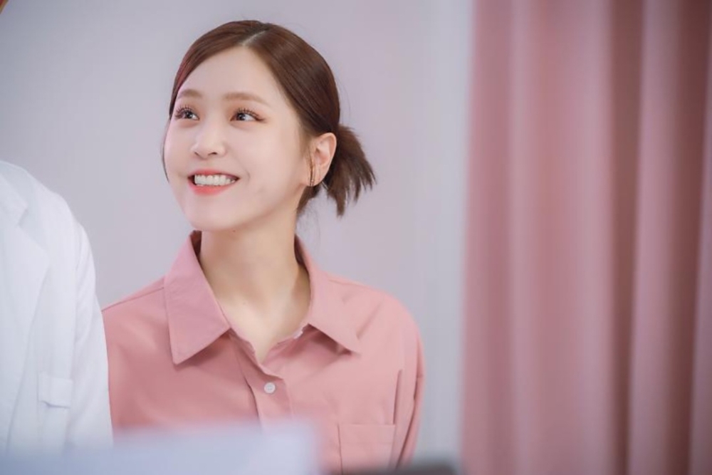 金智恩飾演「鄭元音」