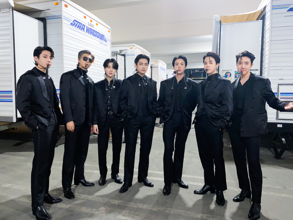 片中除了帶大家回顧BTS這10年來的多個重要時刻，亦會播出從未曝光的訪問片段、表演和幕後花絮，非常珍貴，BTS粉絲必睇！