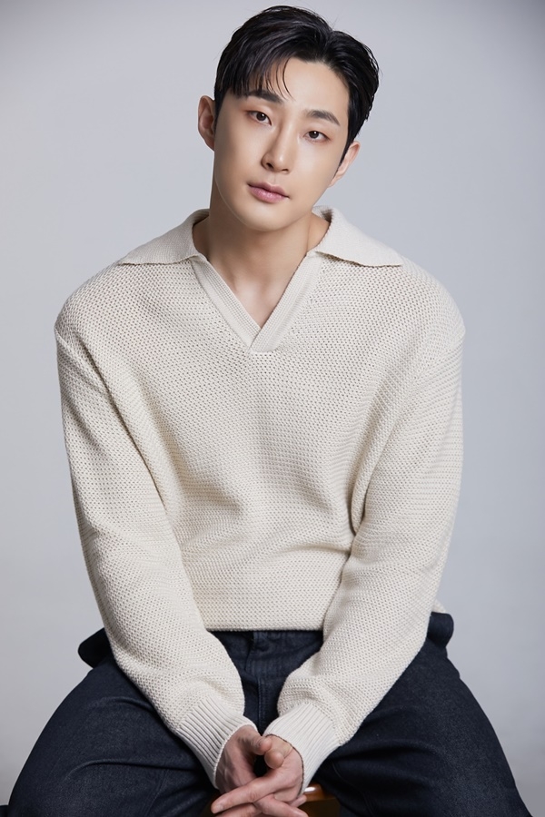 裴奈拏飾演「羅柏珍」