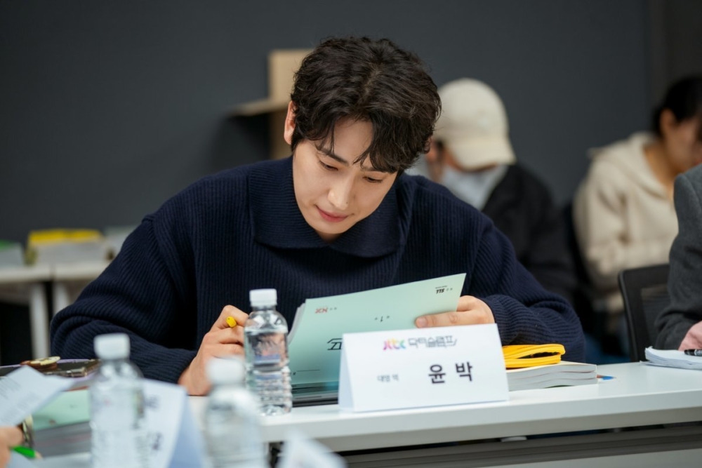 尹博飾演「賓大英」