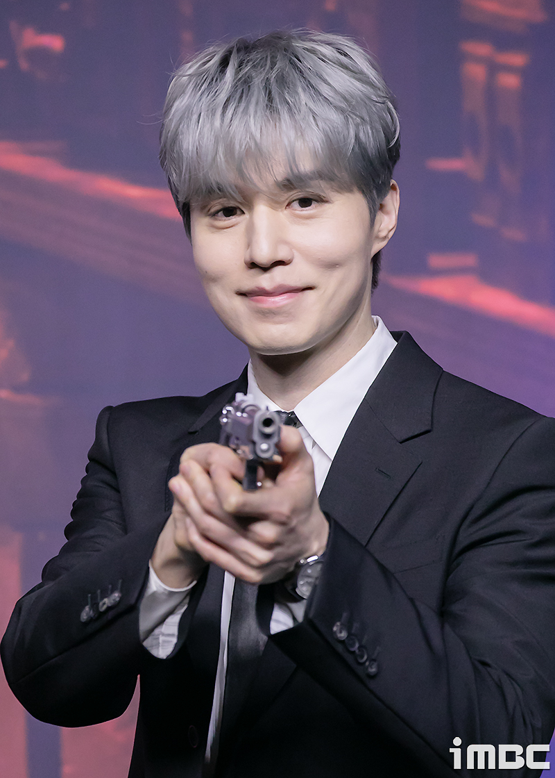 李棟旭新造型「銀灰色」