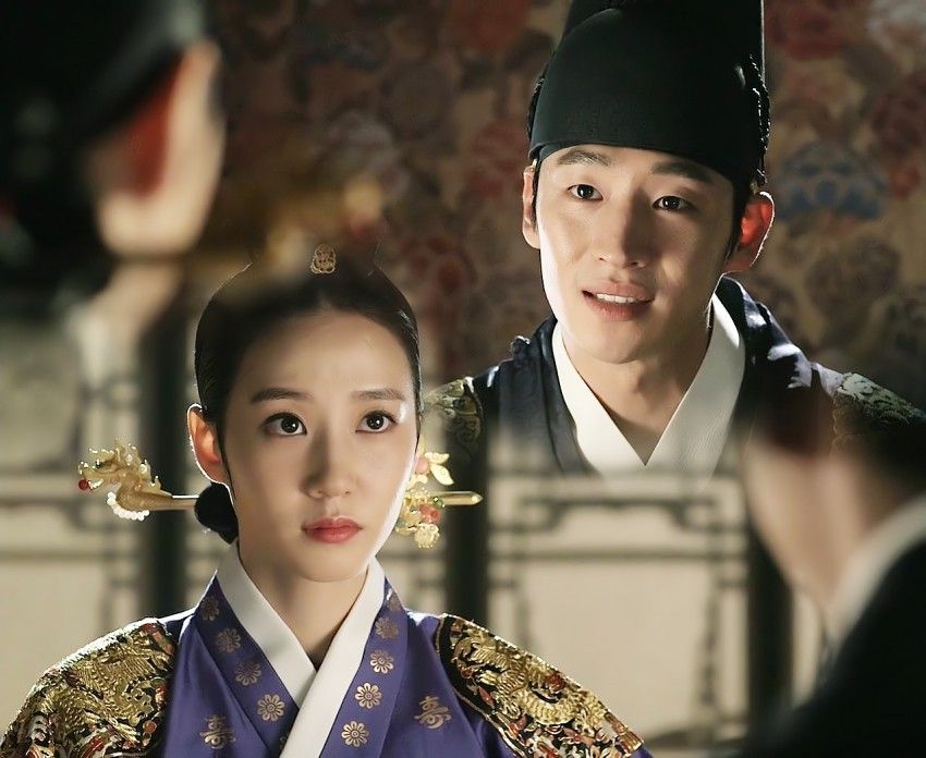 李帝勳曾與朴恩斌合作古裝劇《秘密之門》