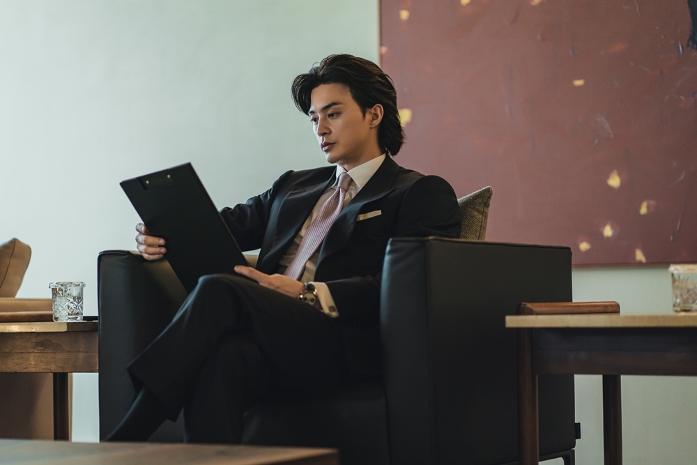金智勳飾演大反派富二代「朴泰宇」