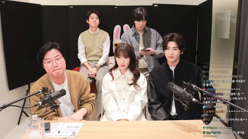 朴敘俊開始裝忙，跑出去接電話XD