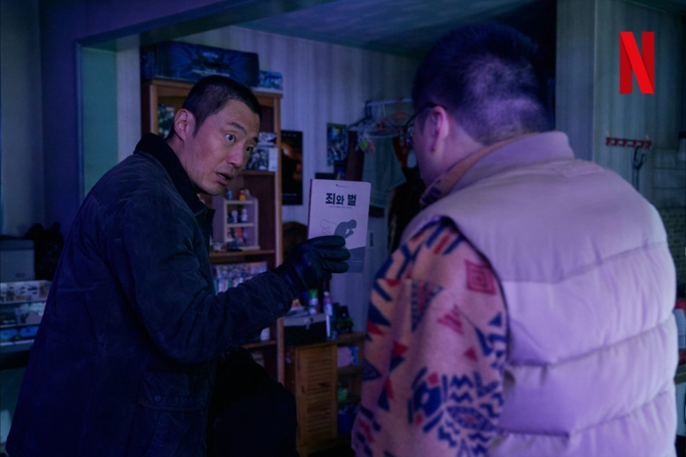 李熙俊則飾演前任刑警「宋村」