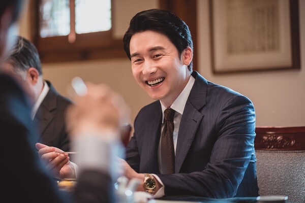 金準韓則飾演補習學院的院長。
