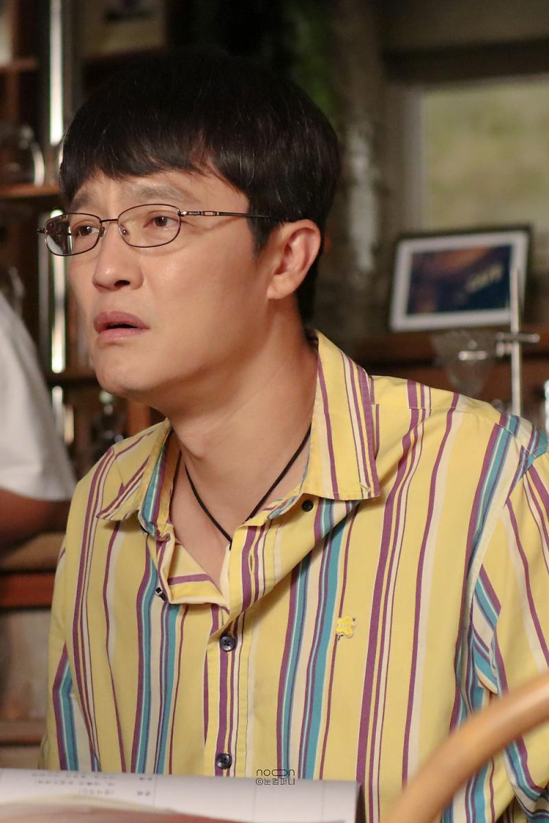 趙漢哲飾演女主瑪麗的父親「允成」