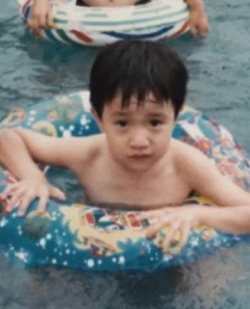 李棟旭童年照