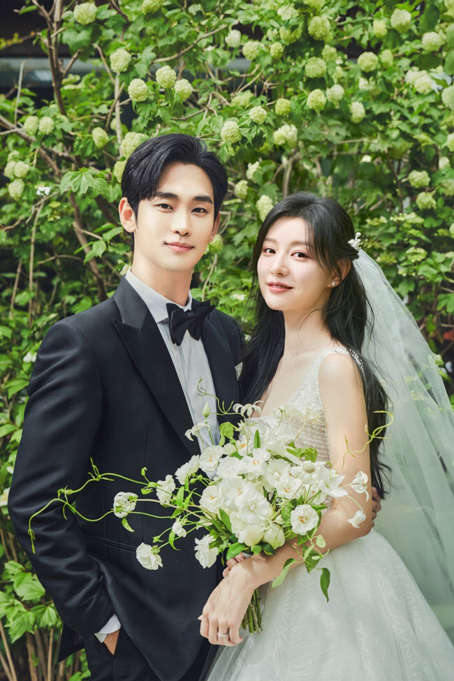 《淚之女王》金秀賢♥金智媛婚紗照公開