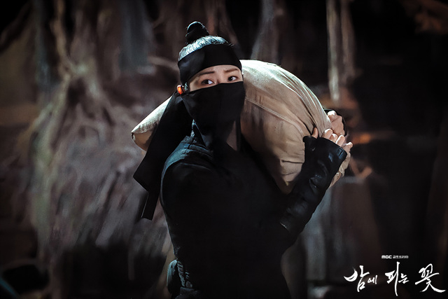 寡婦趙如花在夜晚又有另一個身份