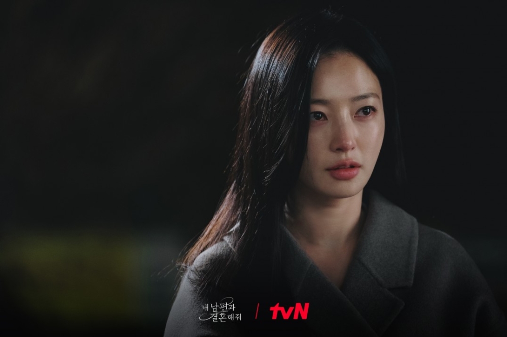 宋昰昀在劇中飾演假面閨蜜「鄭秀敏」