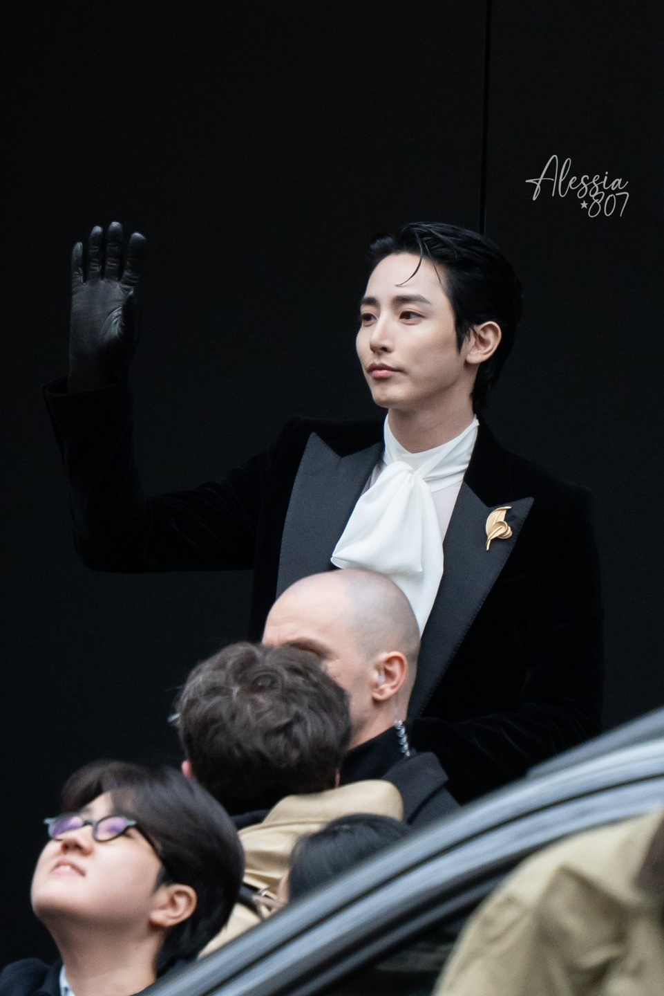 李洙赫出席時尚品牌D&G的2024秋冬大秀