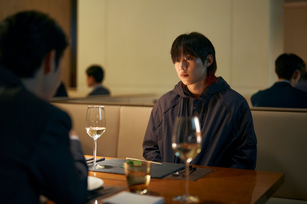 金聖喆飾演「阿爾萊」組織的主導者「裝蒜王」